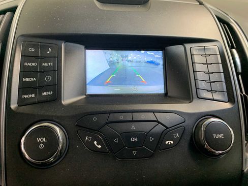 Used 2018 Ford Edge SE image 5