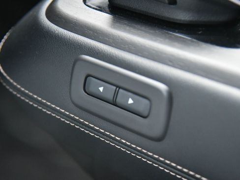 Used 2024 Nissan Ariya FWD image 34