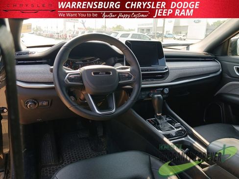 Used 2025 Jeep Compass Latitude w/ Convenience Group AWD/4WD image 16