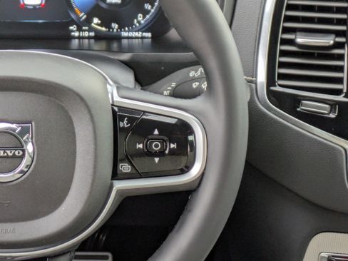 Used 2022 Volvo XC90 T8 R-Design w/ Advanced Package image 23