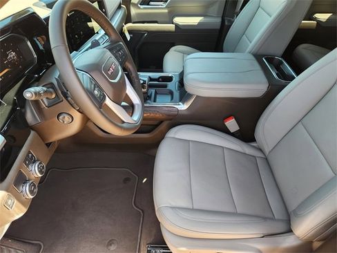 New 2026 GMC Sierra 1500 SLT image 10