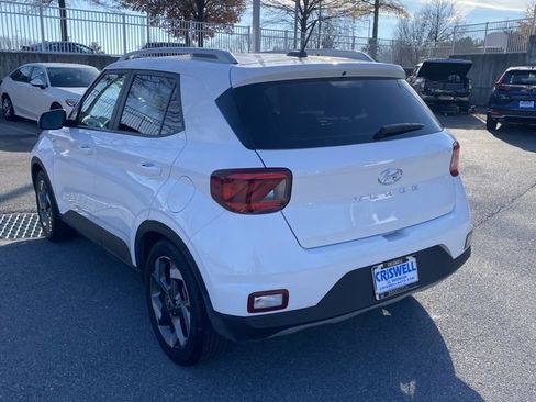 Used 2023 Hyundai Venue SEL image 5