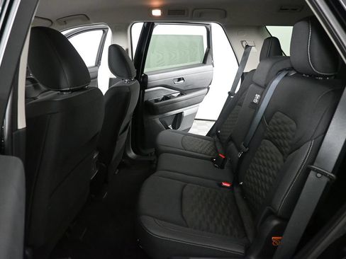 Used 2022 Nissan Pathfinder S FWD image 17