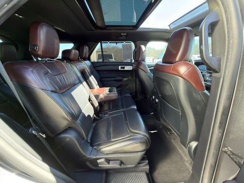 Used 2020 Ford Explorer Platinum w/ Premium Technology Package image 11
