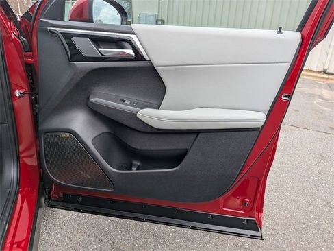 New 2025 Mitsubishi Outlander SE image 33