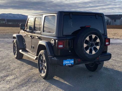 Used 2018 Jeep Wrangler Unlimited Sahara image 8