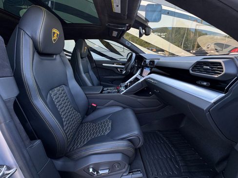 Used 2021 Lamborghini Urus image 12