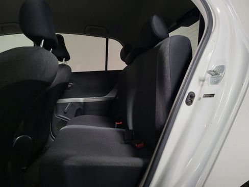 Used 2009 Toyota Yaris 4-Door Hatchback image 19