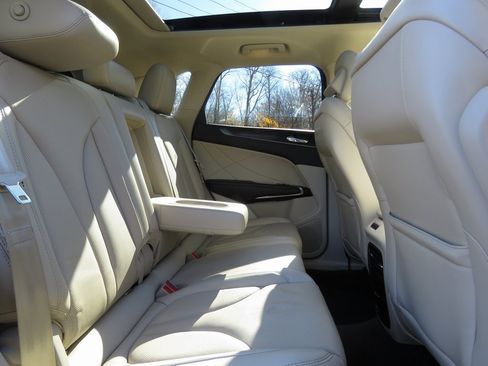 Used 2017 Lincoln MKC Reserve w/ Lincoln MKC Climate Package image 18