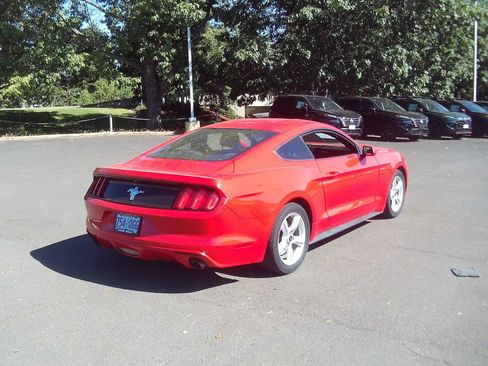 Used 2017 Ford Mustang Coupe RWD image 5
