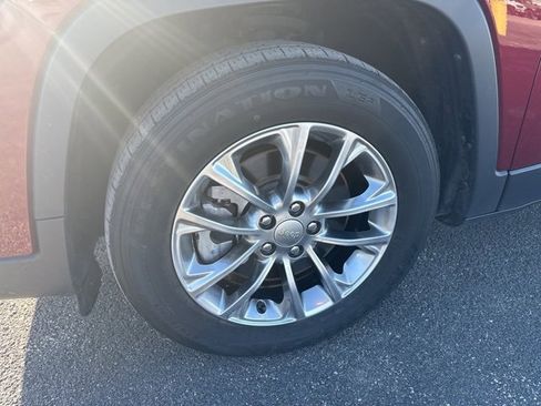 Used 2021 Jeep Cherokee Latitude Plus image 2