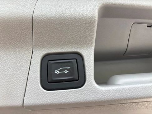 Used 2017 GMC Acadia SLT AWD/4WD image 21