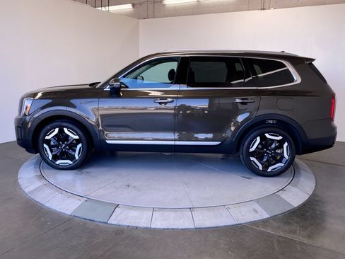 Certified 2024 Kia Telluride S w/ S Sunroof Package FWD image 2