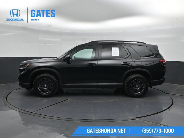 Used 2025 Honda Pilot TrailSport image 7