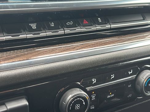 Used 2024 Chevrolet Silverado 2500 LT image 16