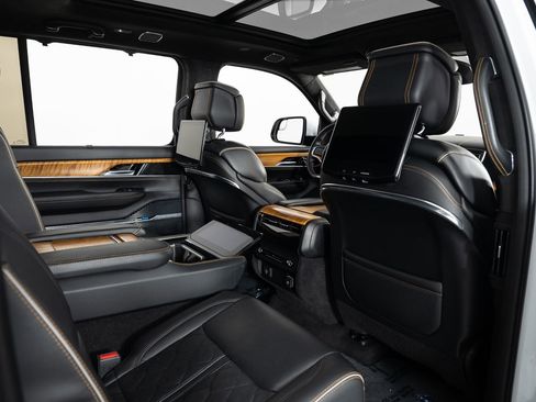 Used 2022 Jeep Grand Wagoneer Series III w/ Rear Seat Video Group 1 image 21