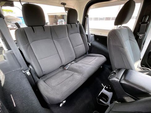 Used 2020 Jeep Wrangler Sport image 23