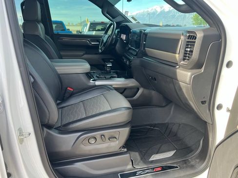 Used 2023 Chevrolet Silverado 1500 ZR2 w/ Technology Package AWD/4WD image 16