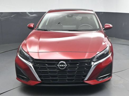 Certified 2024 Nissan Altima 2.5 SV w/ SV Premium Package FWD image 2