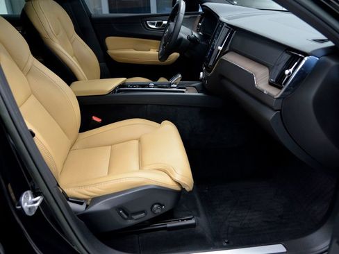 Used 2023 Volvo XC60 T8 Ultimate w/ Protection Package Premier image 31