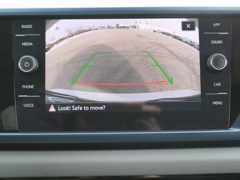 Certified 2023 Volkswagen Taos SE w/ Panoramic Sunroof Package image 16