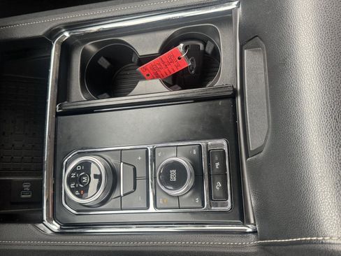 Used 2022 Ford Expedition Max XLT image 18