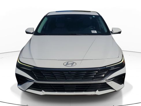 Used 2024 Hyundai Elantra Limited image 2