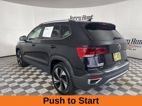 Used 2023 Volkswagen Taos SE w/ Panoramic Sunroof Package AWD/4WD image 9