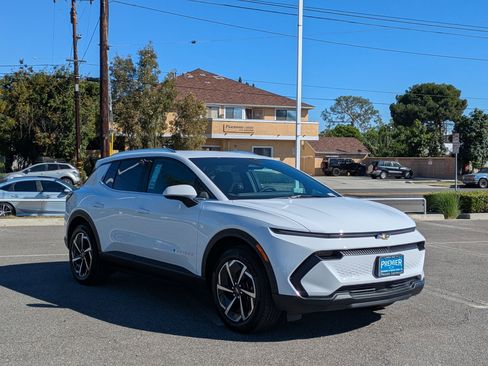 Used 2026 Chevrolet Equinox EV LT w/ LPO, All-Weather Mat Package image 7