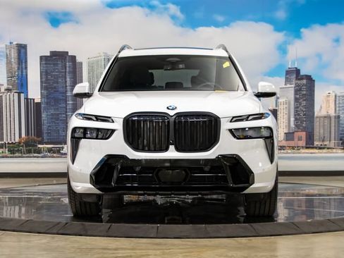 Used 2025 BMW X7 xDrive40i w/ M Sport Package AWD/4WD image 3