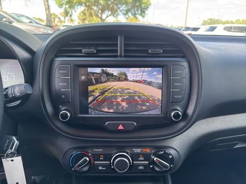 Used 2025 Kia Soul LX w/ LX Technology Package FWD image 26
