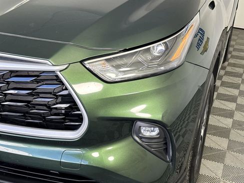 Used 2023 Toyota Highlander XLE image 9