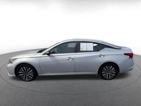 Used 2025 Nissan Altima 2.5 SV FWD image 7