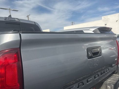 Used 2018 Toyota Tacoma TRD Sport RWD image 4