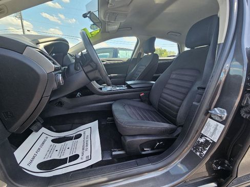 Used 2018 Ford Fusion SE w/ Fusion SE Technology Package FWD image 6