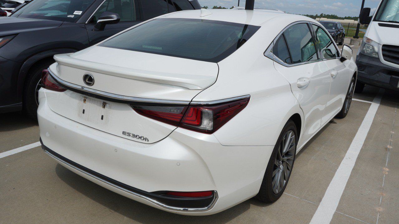 Used 2024 Lexus ES 300h Ultra Luxury FWD image 6