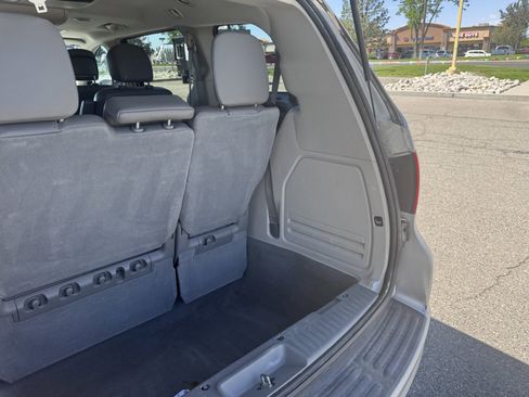 Used 2011 Volkswagen Routan SEL FWD image 56
