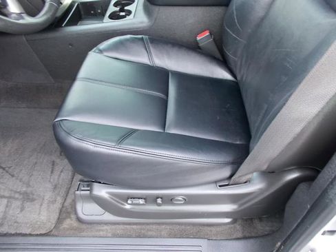 Used 2012 GMC Yukon XL SLT w/ SLT-2 Equipment Package image 28