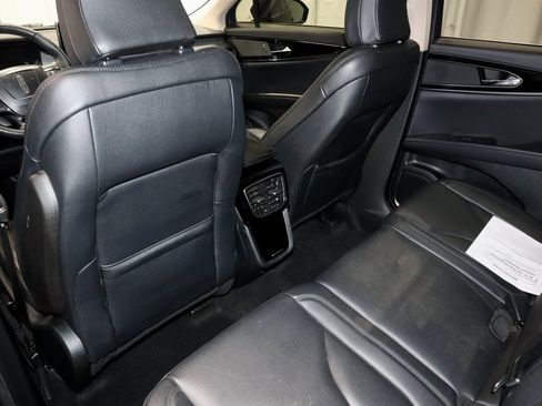 Used 2022 Lincoln Nautilus FWD w/ Premium Package image 22