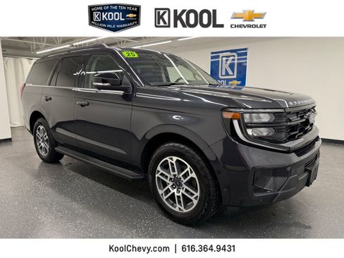 Used 2025 Ford Expedition Active AWD/4WD image 1