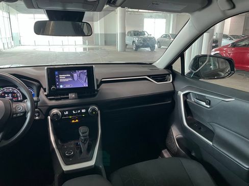 Used 2023 Toyota RAV4 XLE AWD/4WD image 39