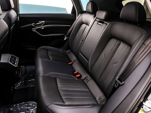 Used 2024 Audi Q8 e-tron Premium Plus image 9