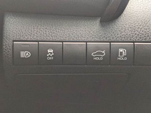 Used 2019 Toyota Camry SE image 18