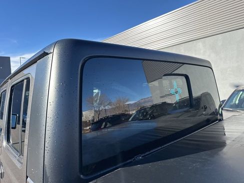 Used 2022 Jeep Gladiator Sport image 14