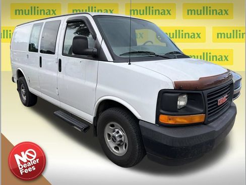 Used 2017 GMC Savana 2500 RWD image 1