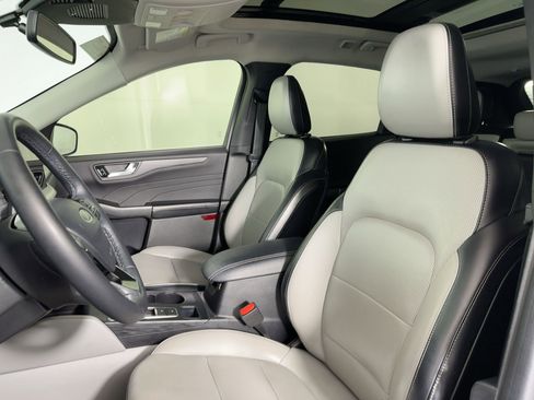 Used 2023 Ford Escape Platinum image 4