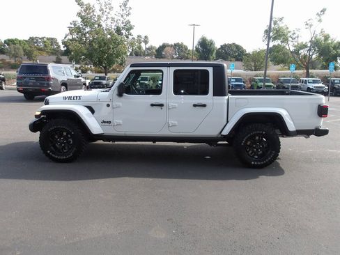 New 2025 Jeep Gladiator Willys image 5