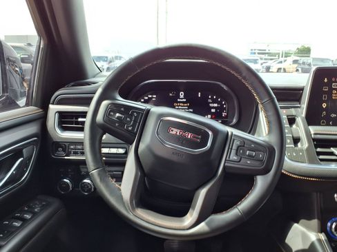 Used 2024 GMC Yukon XL AT4 w/ Technology Package AWD/4WD image 15