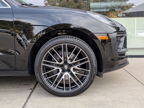 Certified 2025 Porsche Macan image 11