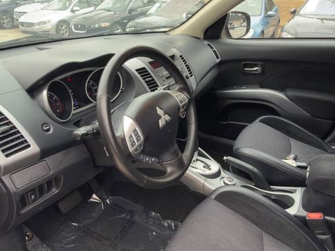 Used 2013 Mitsubishi Outlander SE image 30